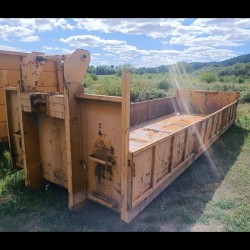 Benne à ridelles renforcée avec attache manitou