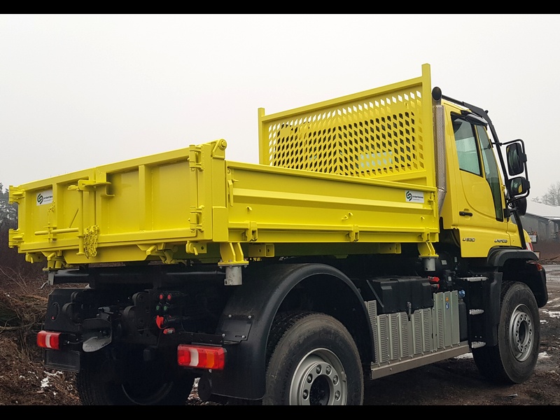 Tribenne sur camion UNIMOG