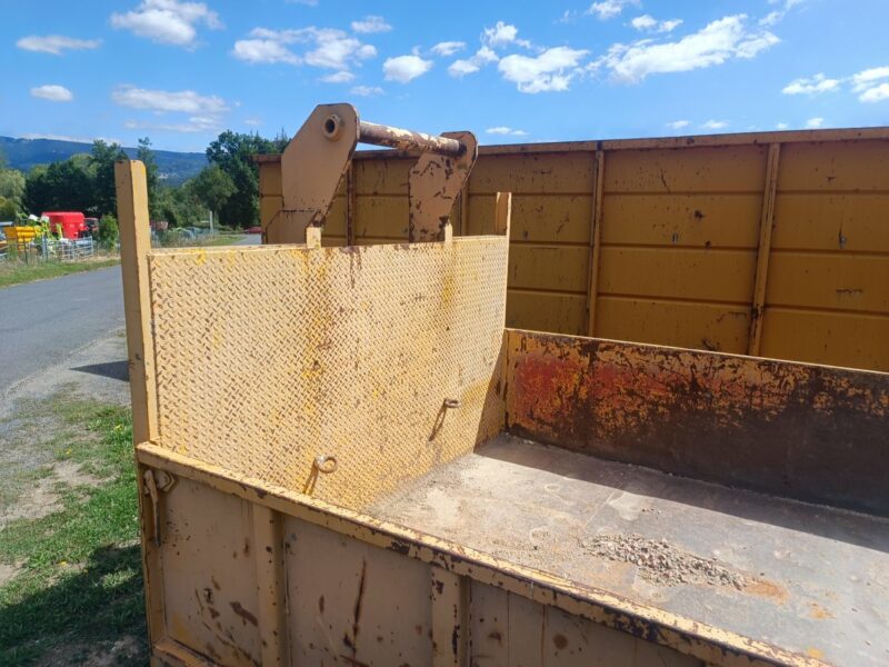 Benne à ridelles renforcée avec attache manitou