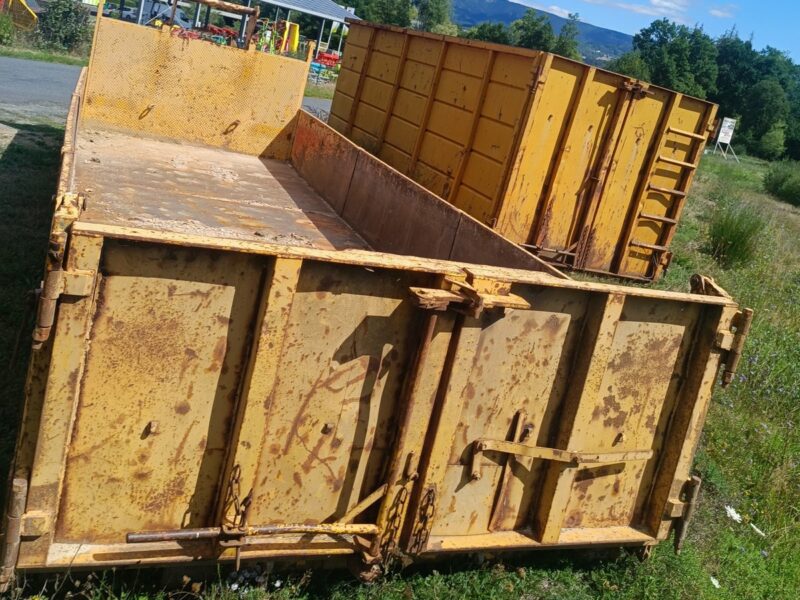 Benne à ridelles renforcée avec attache manitou