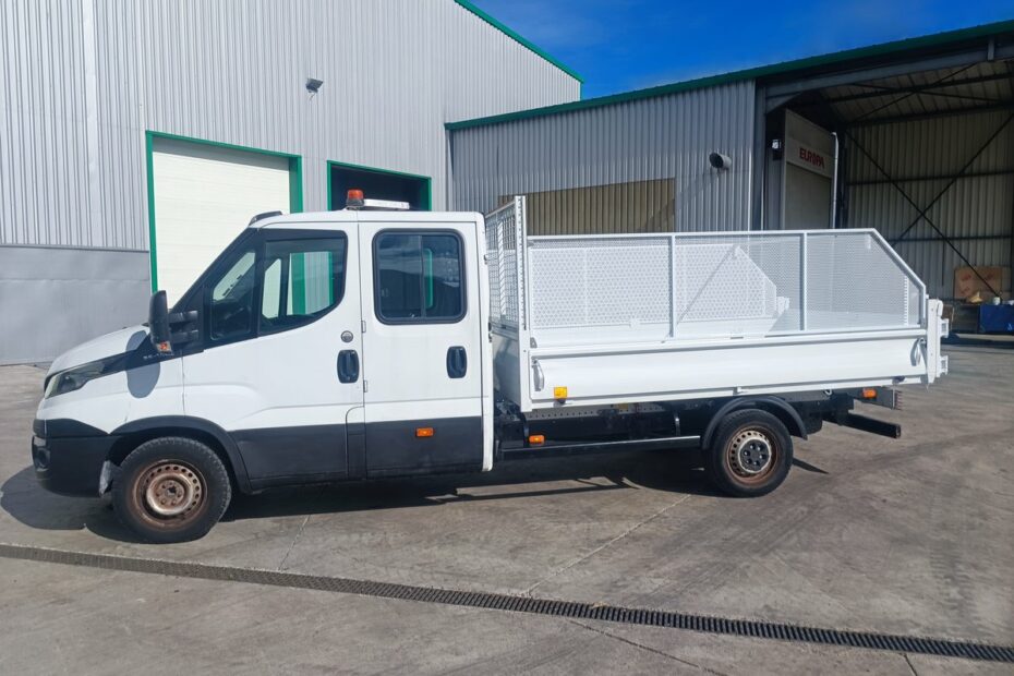 Oct 2026 : benne arrière avec rehausses sur camion IVECO