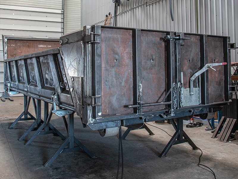 Mars 2020 - benne TP hydraulique à ridelles en Hardox®