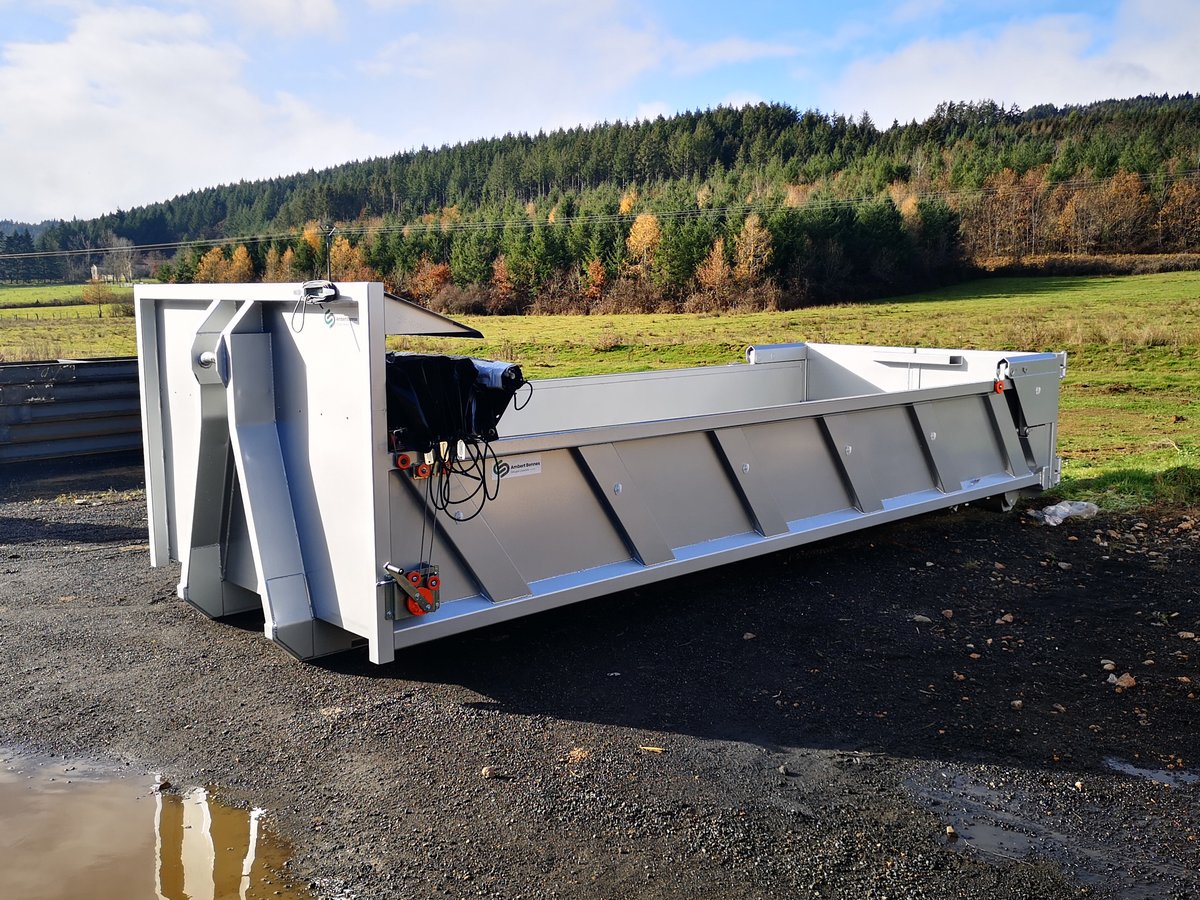 Décembre 2020 : benne TP monocoque avec bâche Cramaro Décembre 2020 : benne TP monocoque avec bâche Cramaro
