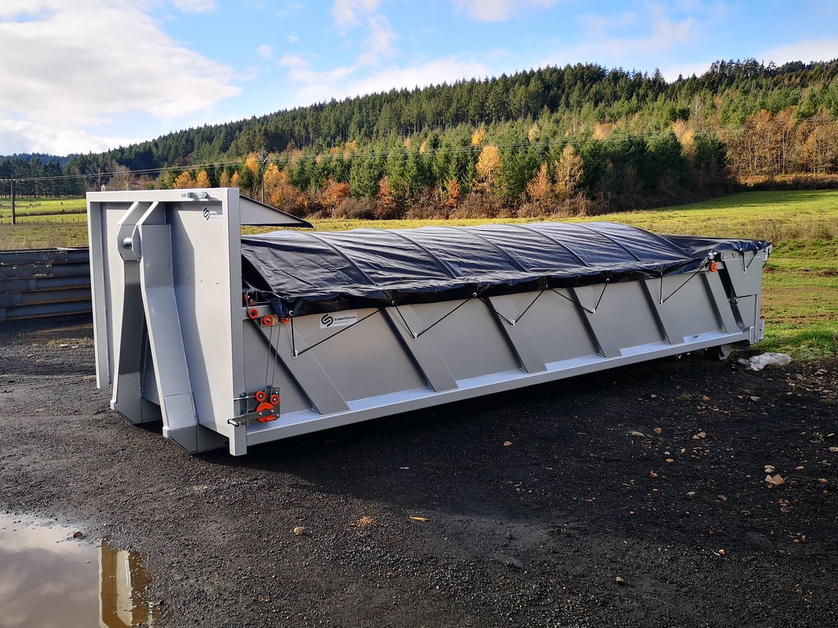 Décembre 2020 : benne TP monocoque avec bâche Cramaro Décembre 2020 : benne TP monocoque avec bâche Cramaro